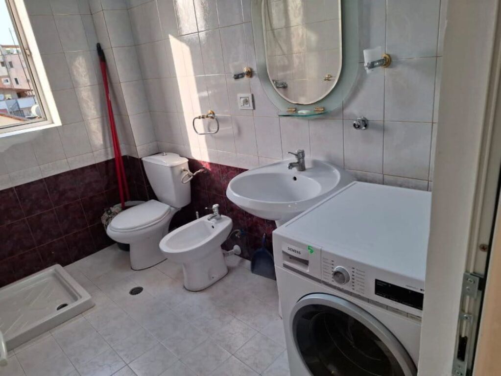 Appartamento In Affitto 1+1 presso la Stazione Ferroviaria (ID B211370) Tirana.