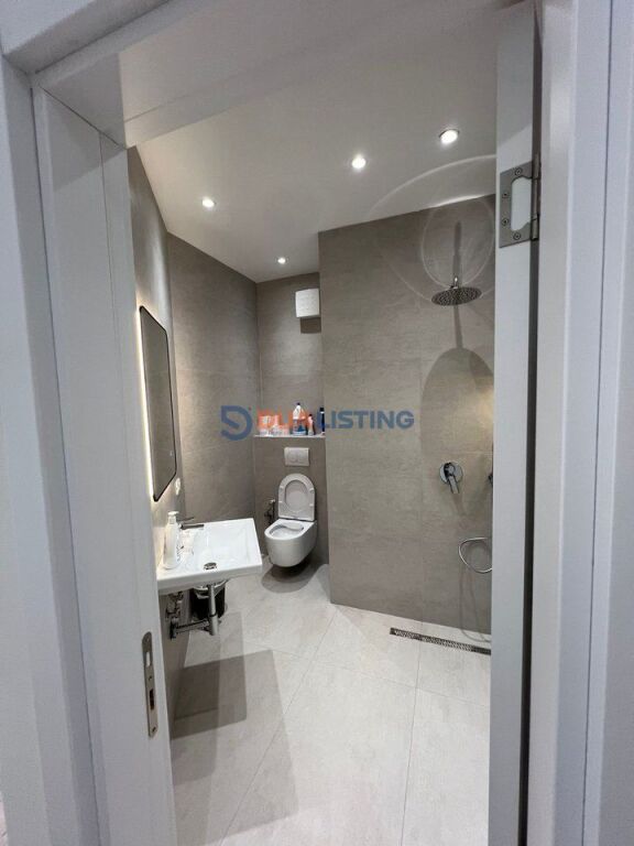 ✨ Premium Office Space for Rent – Pazar i Ri ✨
