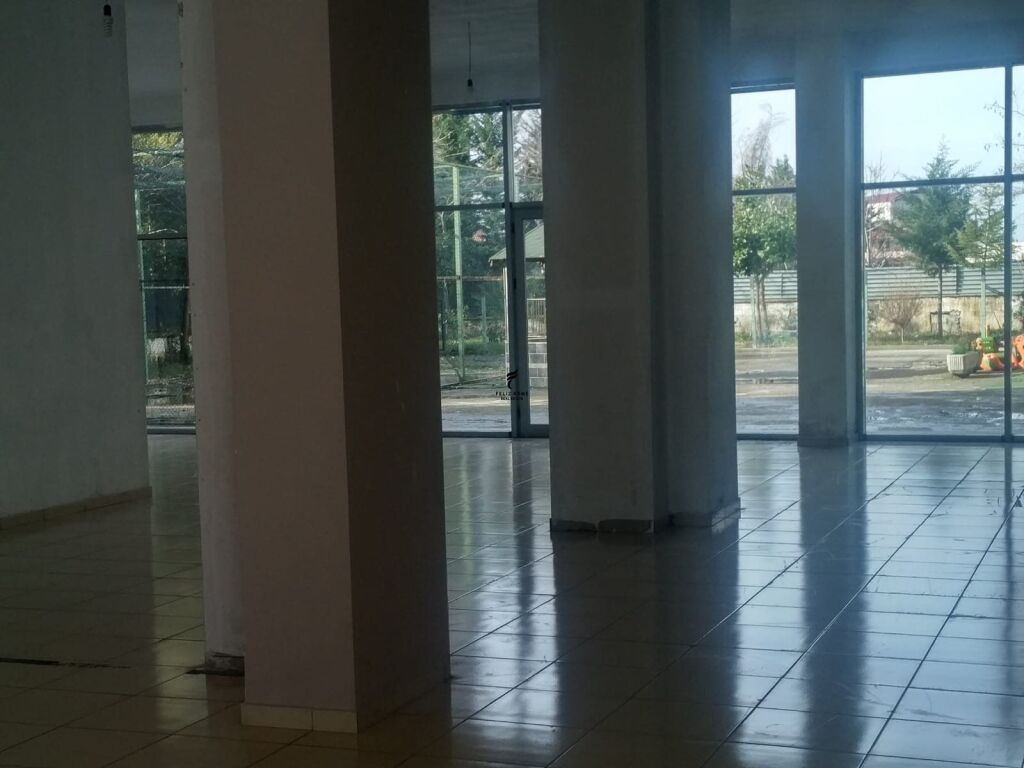 VENDESI IN VENDITA 194 M2 CASA ITALIA 65.000.000 LEKE  FH-70840