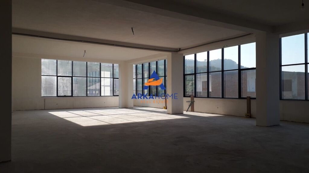 IN VENDITA AMBIENTE / TERRENO 1300 M2 "AHMETAJ, SAUK" 1.500.000 EURO