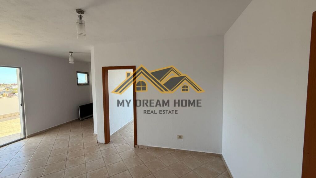 Appartamento 2+1+Veranda In Vendita sulla Spiaggia di Durazzo