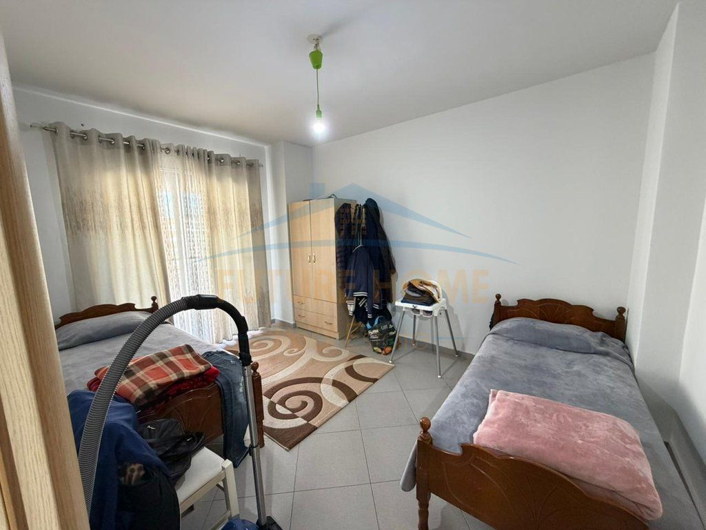 Shitet, Apartament 2+1+2, Unaza e Re, Tiranë.