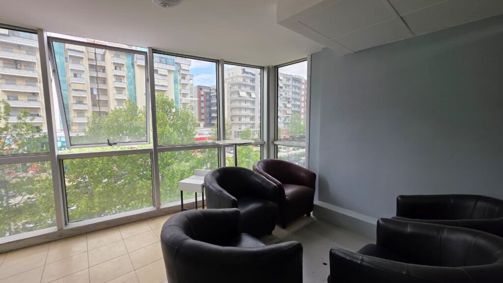 🏢 Shop for Rent in Transballkanike, Vlora