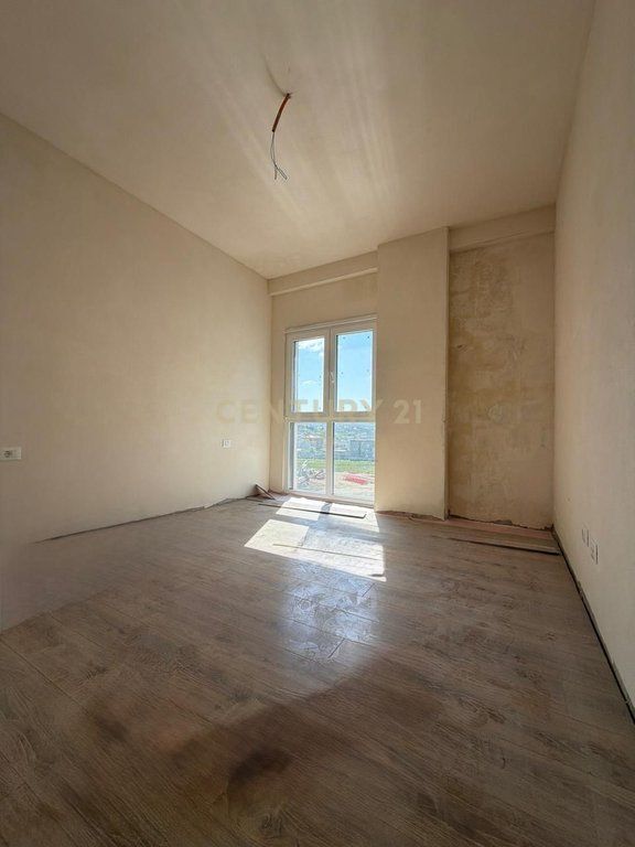 Shitet apartament 2+1+2 tualete tek Porta e Re,Mjullbathore!