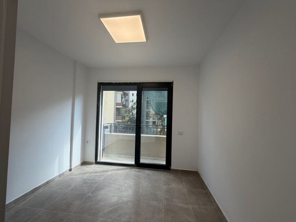 3+1, vuoto presso l'hotel Radisson lago secco, 1500 euro