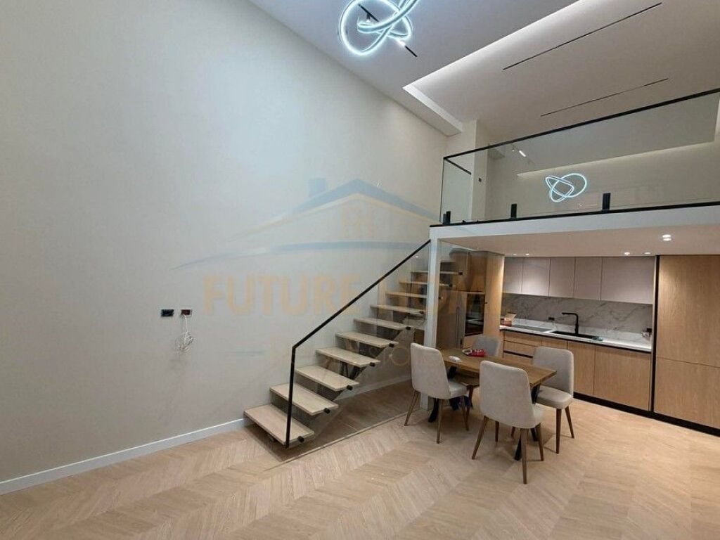 In vendita, Duplex + Posto Auto, Golden Park