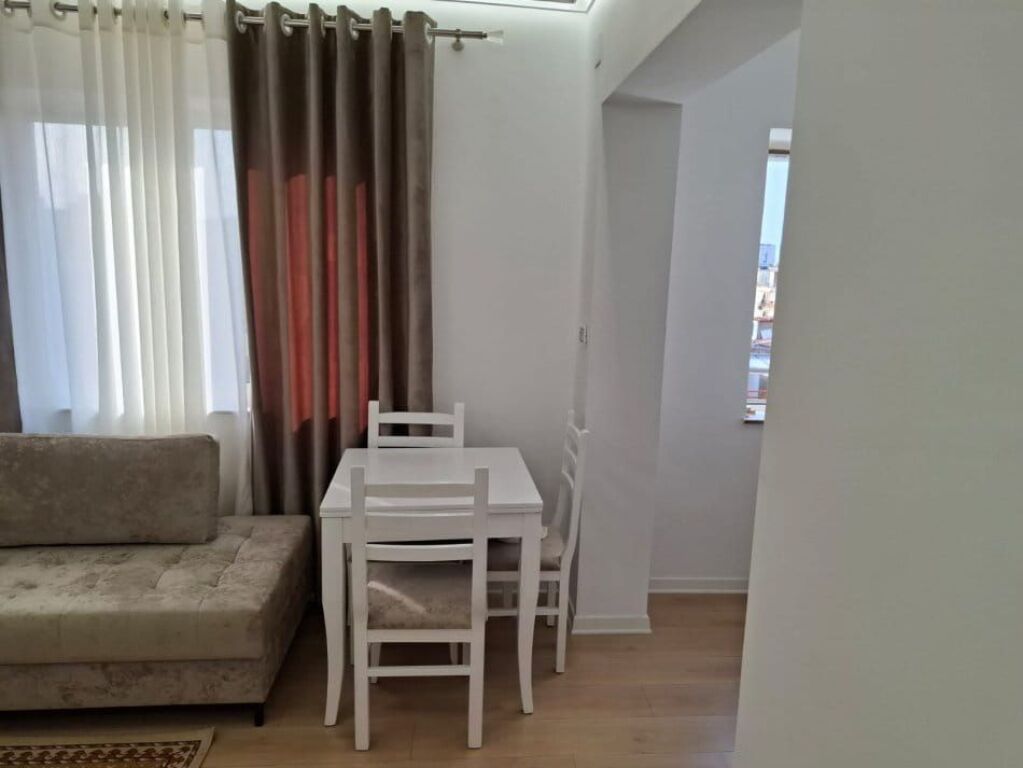Appartamento In Affitto 1+1 presso la Stazione Ferroviaria (ID B211370) Tirana.