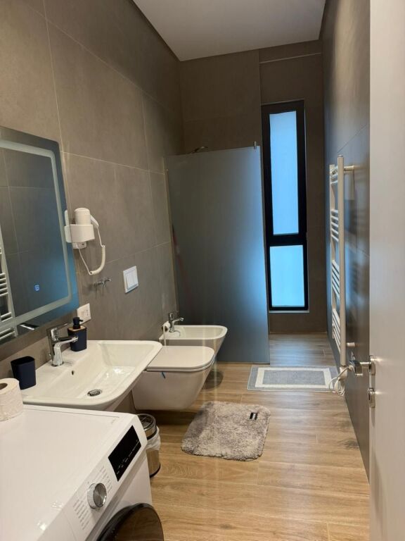 Apartament 2+1+2 + post parkimi me qira , Square 21
