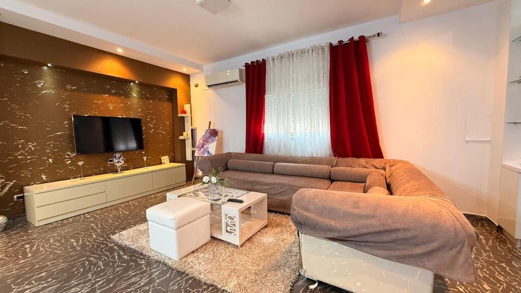 2+1 apartment for rent at Komuna e Parisit, Tirana