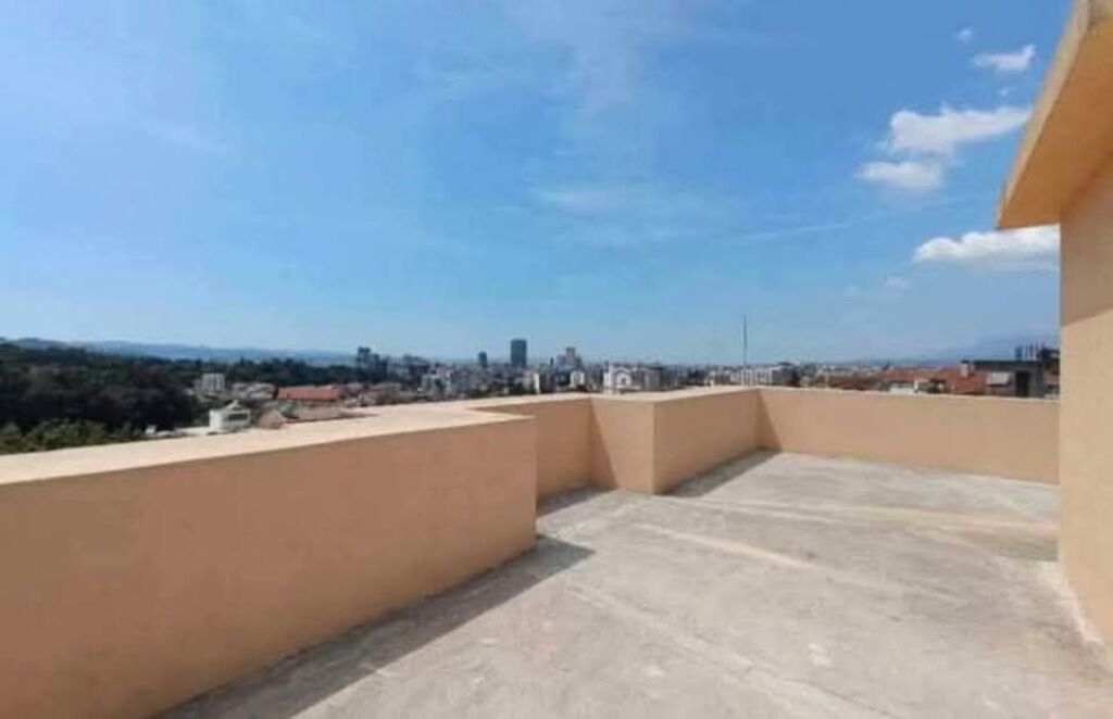 VILLA IN AFFITTO 3 PIANI - VICINO AL SENATORIUM, TIRANA