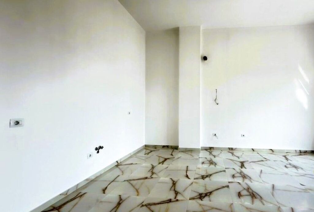 3+1+2 apartment for office available on Barricades Street!
