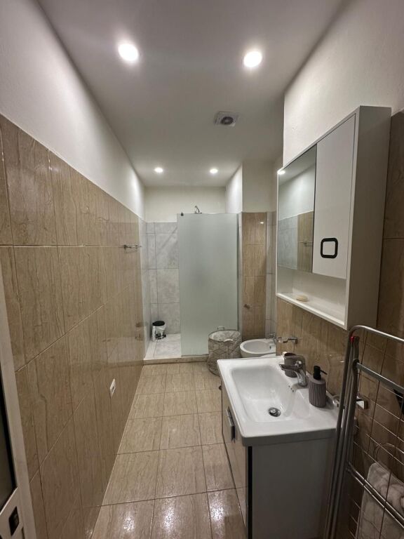 🏢Tek 9 Kateshet jepet me qera apartament 1+1,i mobiluar.600Euro - Widok 6