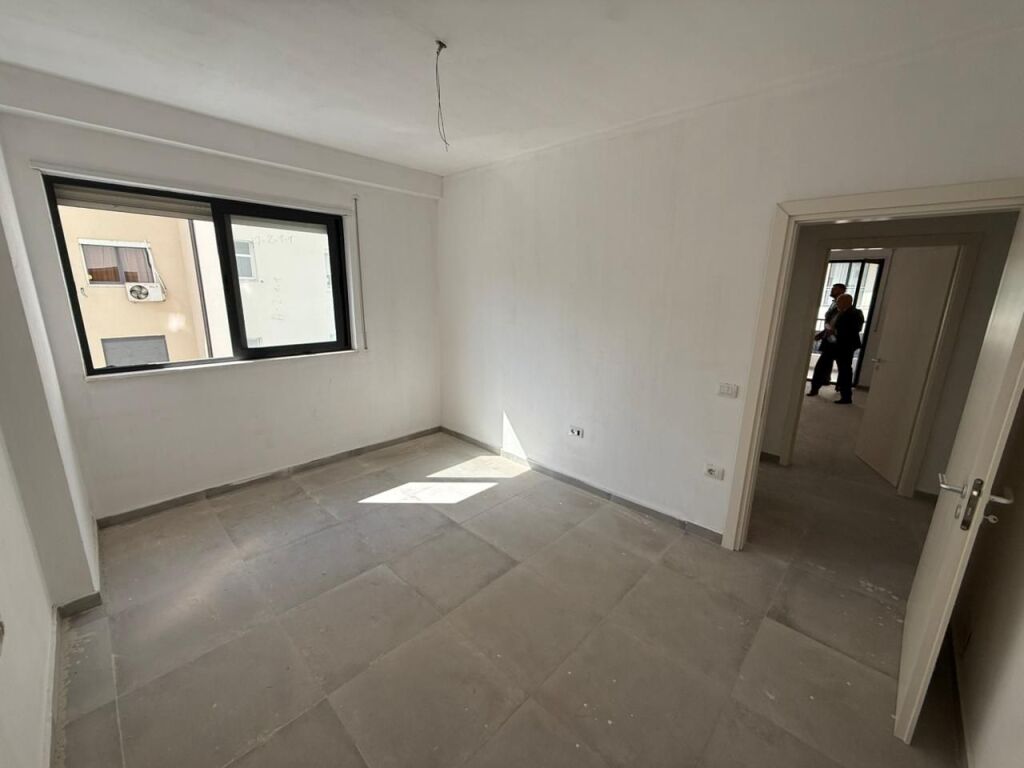 📣 SHITET Apartament 2+1 Me 2 Tualete Dhe Ballkon 📍 Rruga e "Durresit" ✨🏢 Ndertim i Ri
