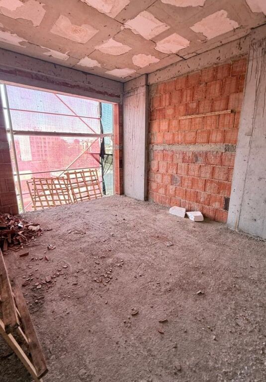 Appartamento 2+1 in vendita vicino alla Scuola Rossa e al Liceo Partizani