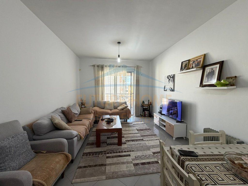 Shitet, Apartament 2+1+2, Unaza e Re, Tiranë.