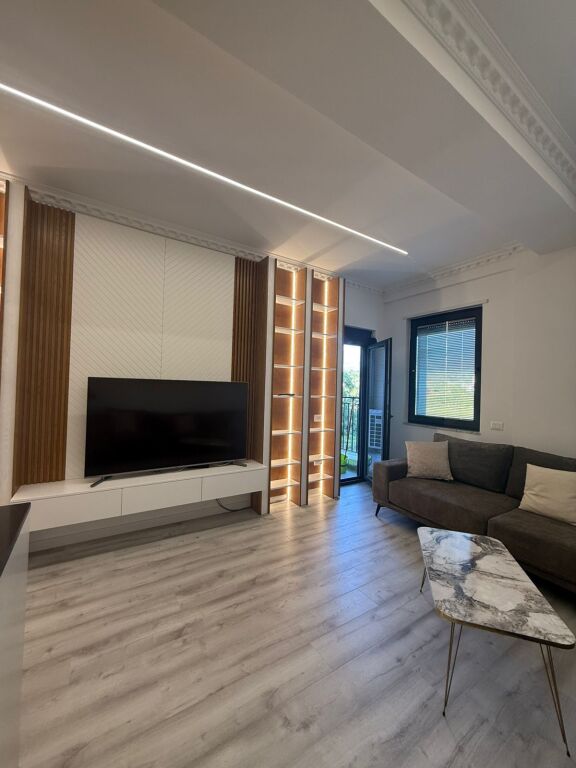 2+1,arredato con parcheggio,hotel radisoni lago secco,1000 euro