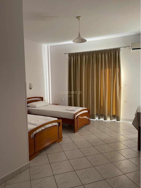 Jepet me qira hotel në Sarandë