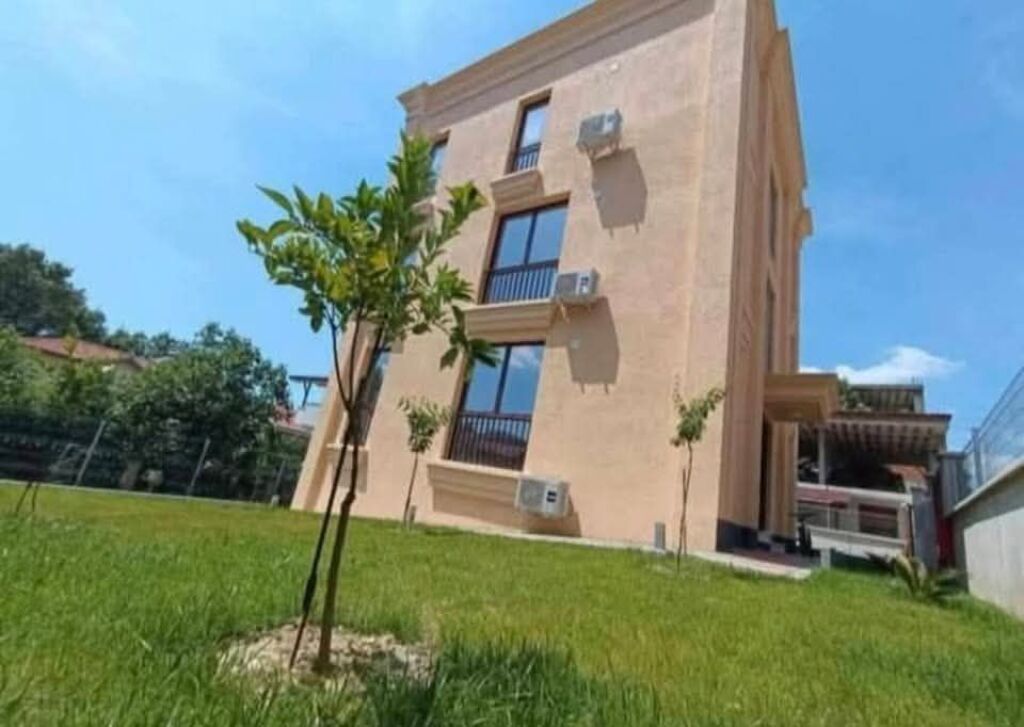 VILLA IN AFFITTO 3 PIANI - VICINO AL SENATORIUM, TIRANA