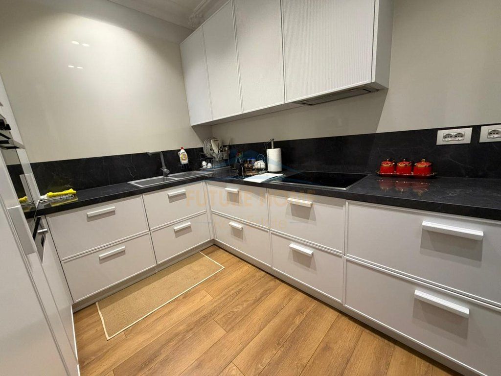 Rent, Apartment 2+1+2 , Barrikadave Street , Tirane .