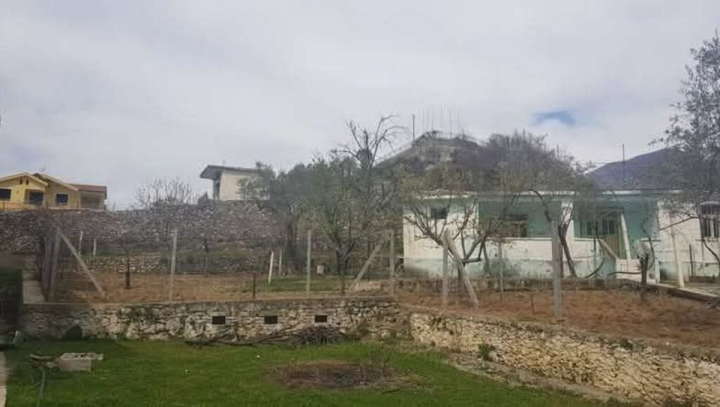 LAND FOR SALE 3000 M2 + 2-STOREY BUILDING - ARBERI ROAD, FERRAJ
