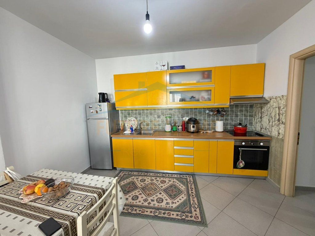 Shitet, Apartament 2+1+2, Unaza e Re, Tiranë.