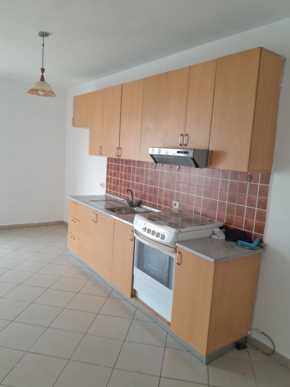 Apartament 2+1 Bosh me qera tek Kristal Center
