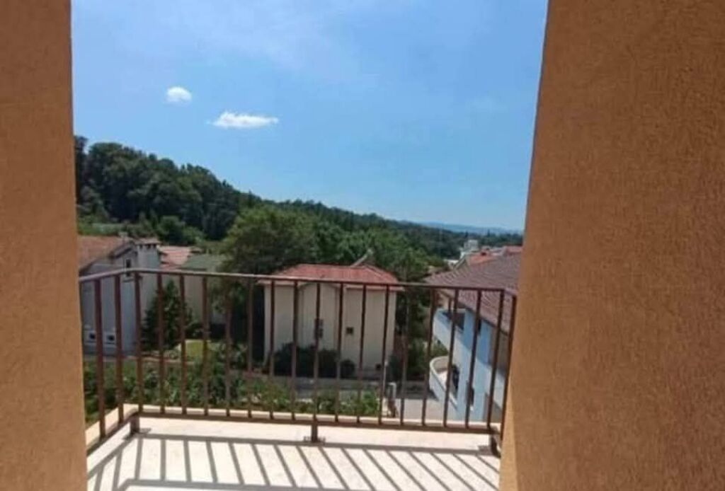 VILLA IN AFFITTO 3 PIANI - VICINO AL SENATORIUM, TIRANA