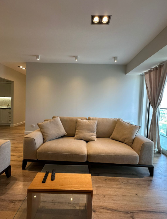 AFFITTASI APPARTAMENTO 2+1+2 – Ambassador 3