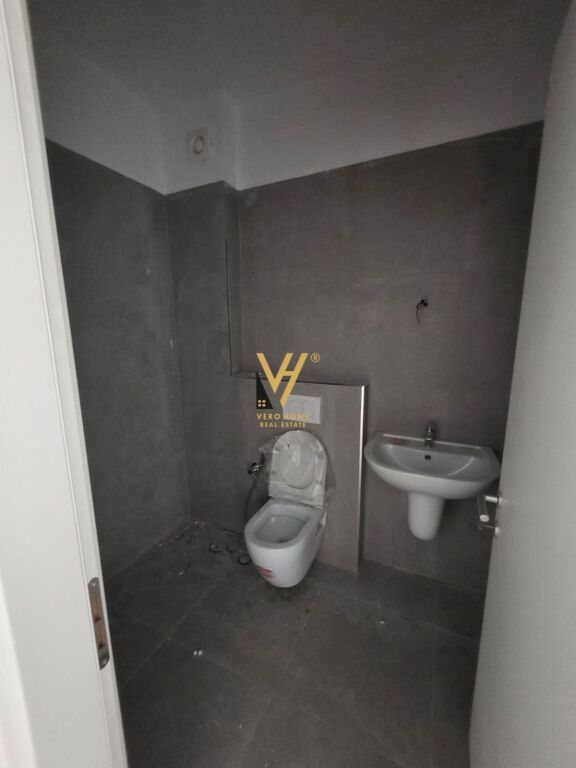 OFFICE 70 M2 FOR RENT AT 21 DHJETORI 50,000 LEKE