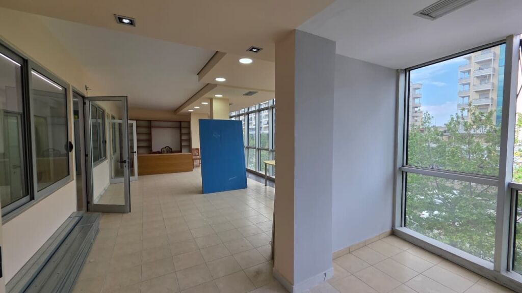 🏢 Shop for Rent in Transballkanike, Vlora