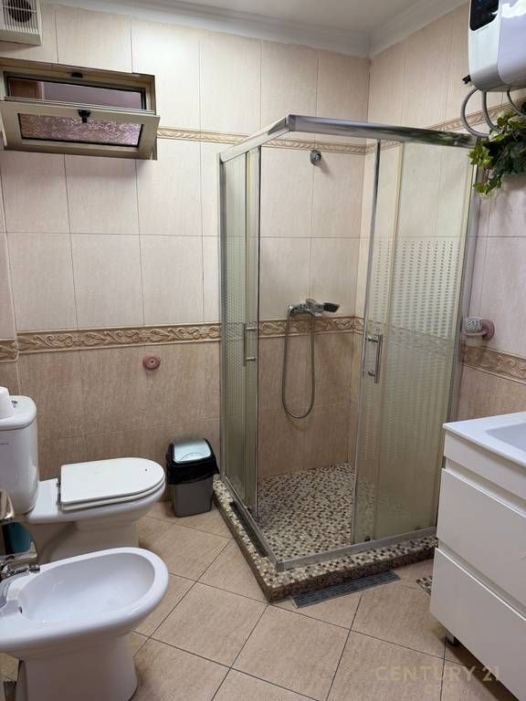 Apartament 2+1 me qira në qendër