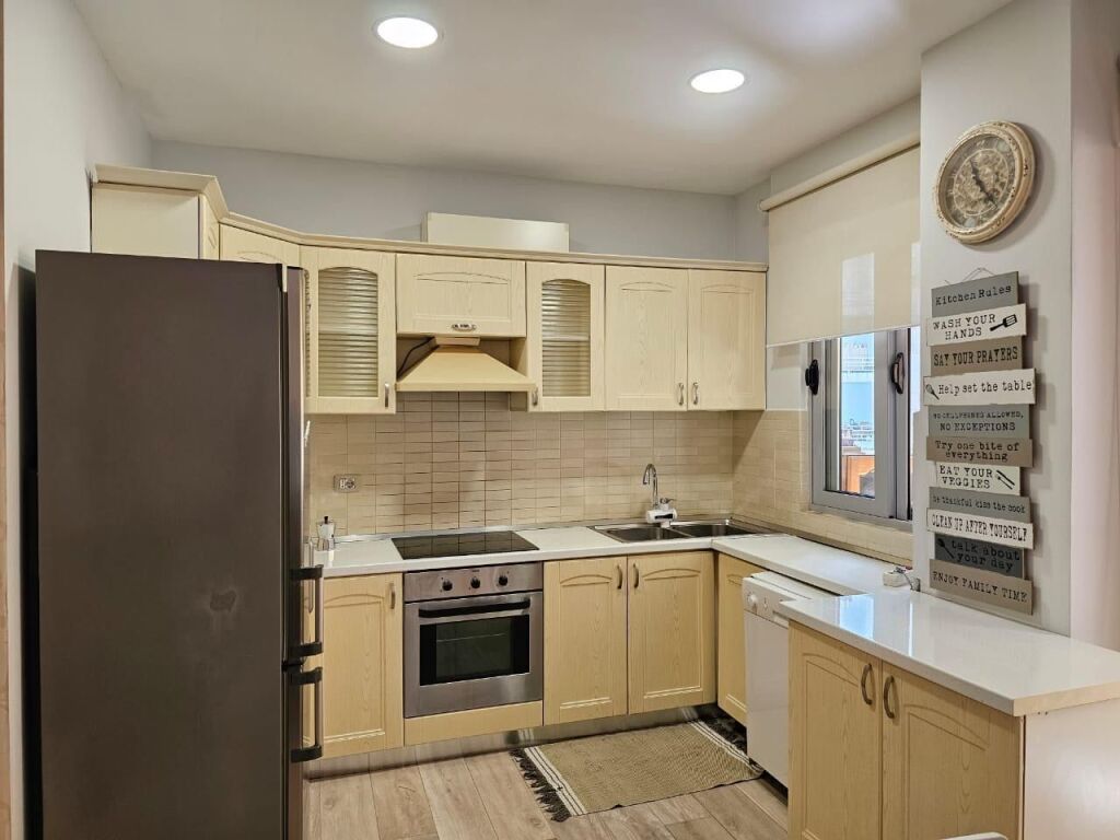 2+1, furnished at the dry lake, 700 euros, optional parking offered 100 euros