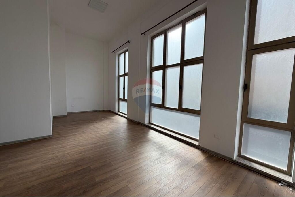 Zyrë - Për Qira - Profarma, Tiranë(ID: 530591002-18)
