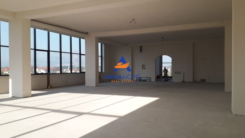 IN VENDITA AMBIENTE / TERRENO 1300 M2 "AHMETAJ, SAUK" 1.500.000 EURO