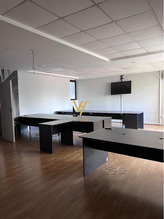 OFFICE 200 M2 FOR RENT IN BLLOK 200,000 LEKE
