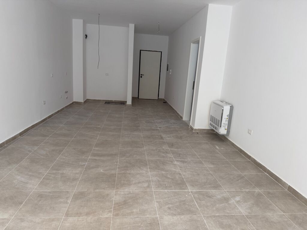 3+1, vuoto presso l'hotel Radisson lago secco, 1500 euro