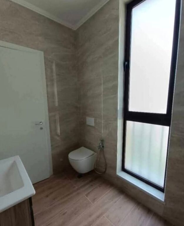 VILLA IN AFFITTO 3 PIANI - VICINO AL SENATORIUM, TIRANA