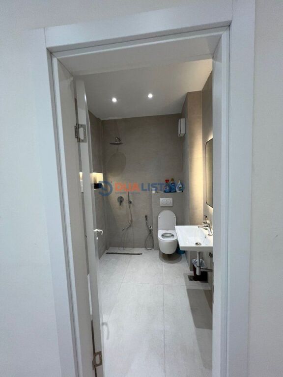 ✨ Premium Office Space for Rent – Pazar i Ri ✨