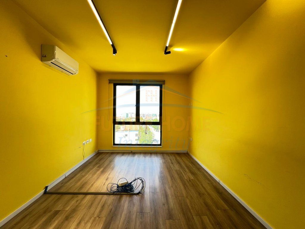 Qera, Ambient Biznesi për zyra, Bulevardi i Ri, Tiranë.