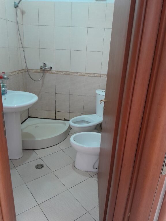 Apartament 2+1 Bosh me qera tek Kristal Center