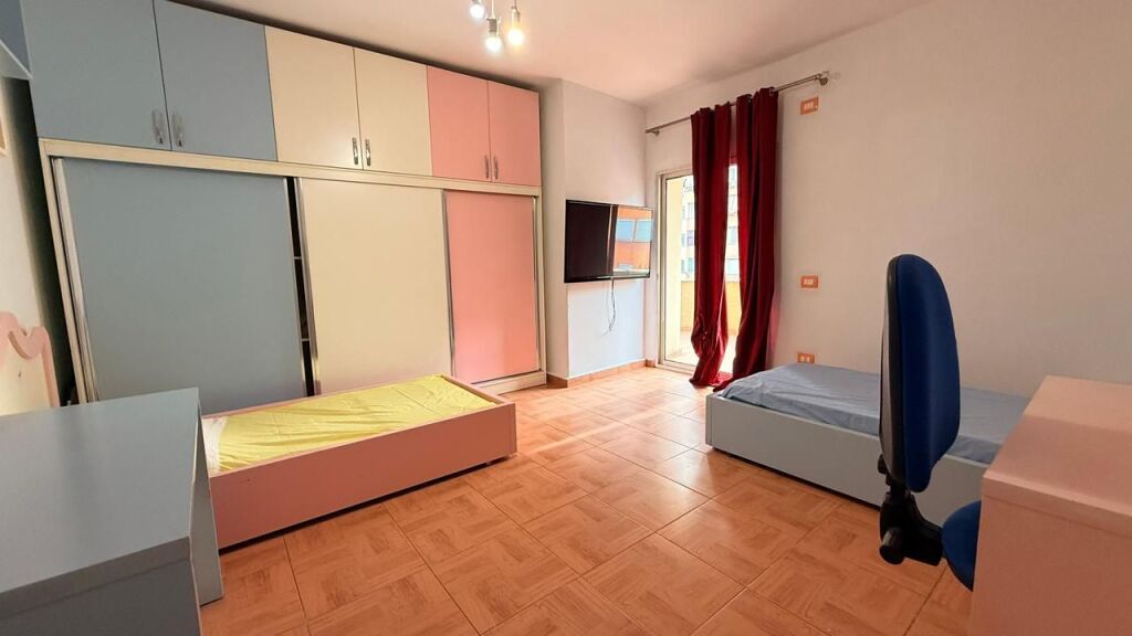 2+1 apartment for rent at Komuna e Parisit, Tirana