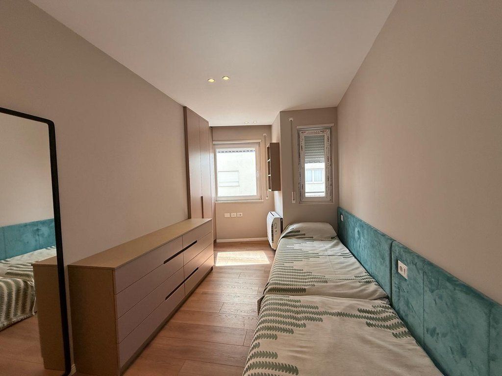 Shitet, Apartament 2+1, Qender, Tiranë