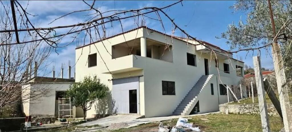 LAND FOR SALE 3000 M2 + 2-STOREY BUILDING - ARBERI ROAD, FERRAJ