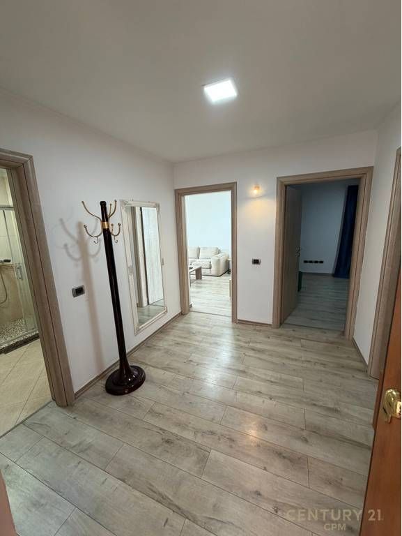 Apartament 2+1 me qira në qendër