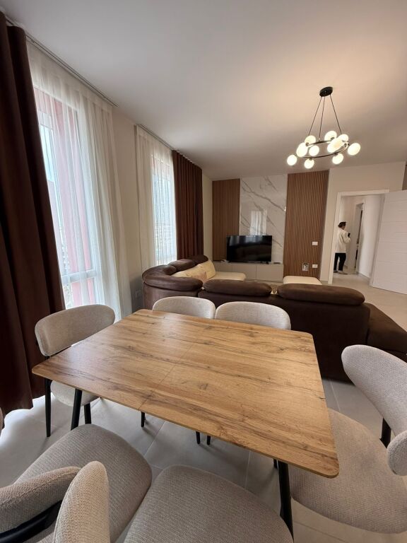 Apartament me qira tek Farmacia 10