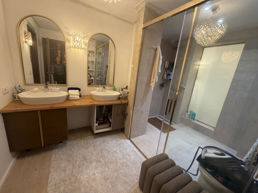 Villa su due piani, arredata, long hill teg, 5000 euro con 2 posti auto