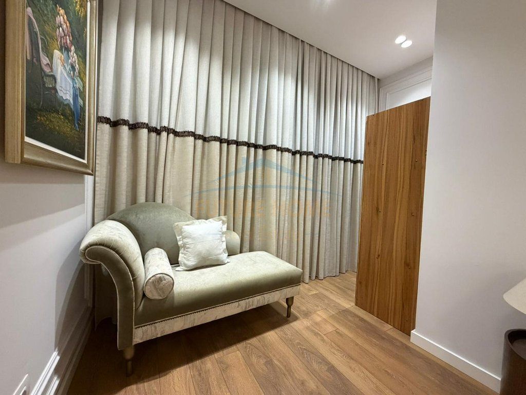Rent, Apartment 2+1+2 , Barrikadave Street , Tirane .