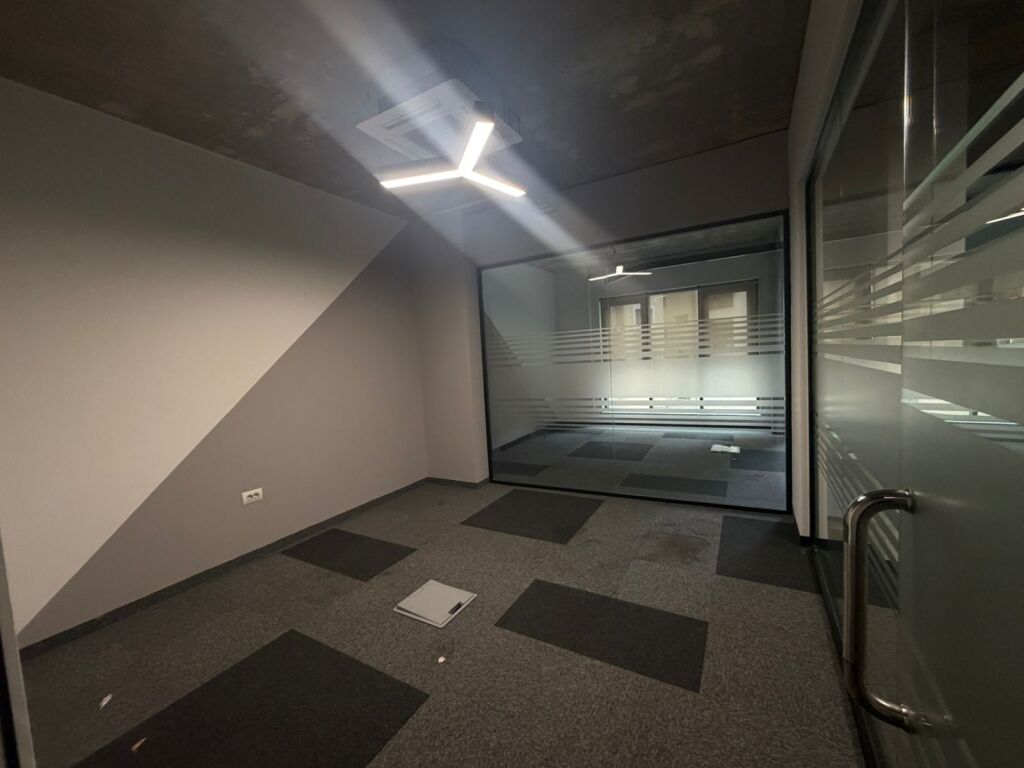 Zyre per qera rruga kosovareve
