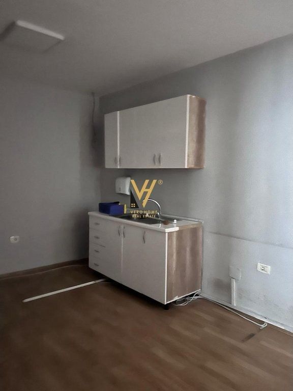 OFFICE 200 M2 FOR RENT IN BLLOK 200,000 LEKE