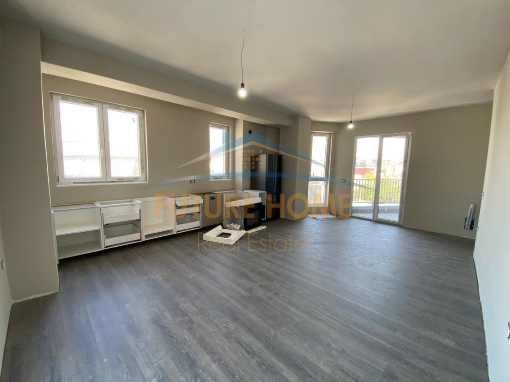 Apartment 3+1+2 for sale in the Commune of Paris Bega 07